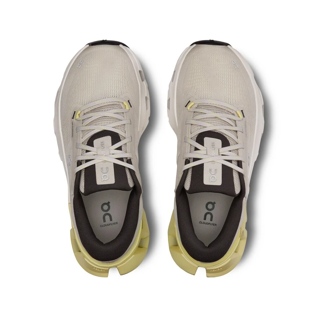 Dames hardloopschoenen On  Cloudflyer 5 Pearl/Hay