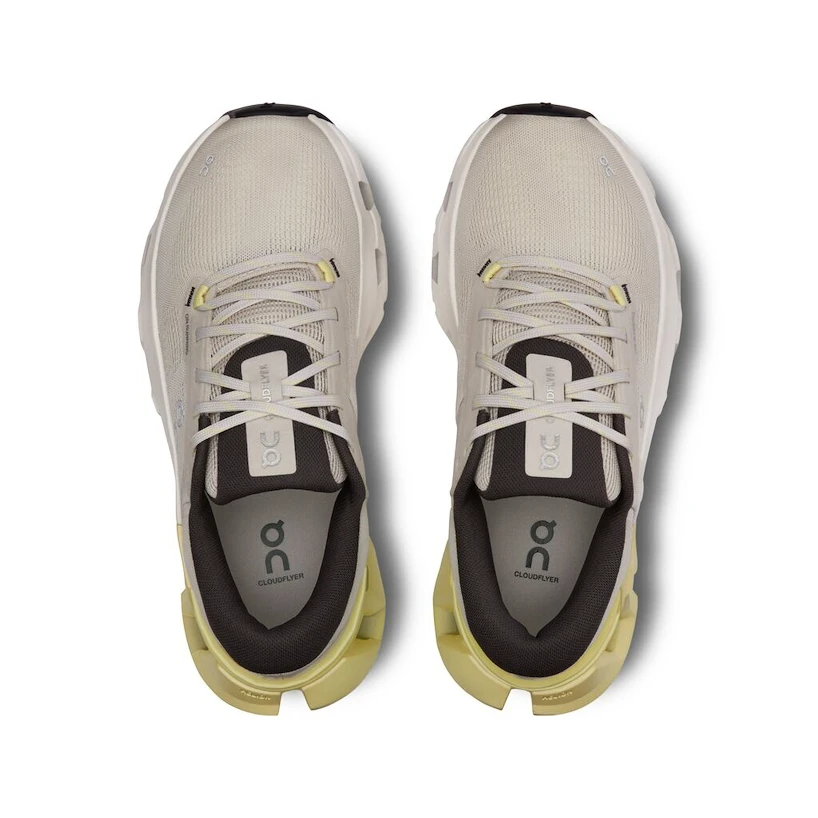 Dames hardloopschoenen On  Cloudflyer 5 Pearl/Hay