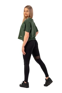 Dames T-shirt Nebbia  Organic Cotton Loose Fit “The Minimalist” Crop Top 417 dark green