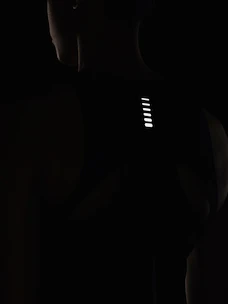 Damestop Under Armour  IsoChill Run Laser Tank-BLK