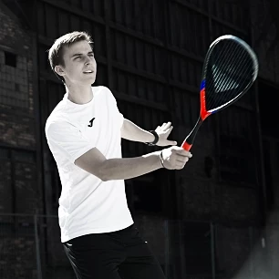 Viktor Byrtus met het Tecnifibre Carboflex X-Speed ​​125 squashracket