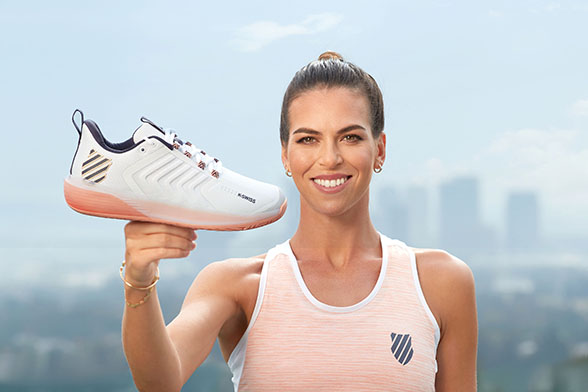 Alja Tomljanovic in de voorjaarscollectie 2021 van K-Swiss